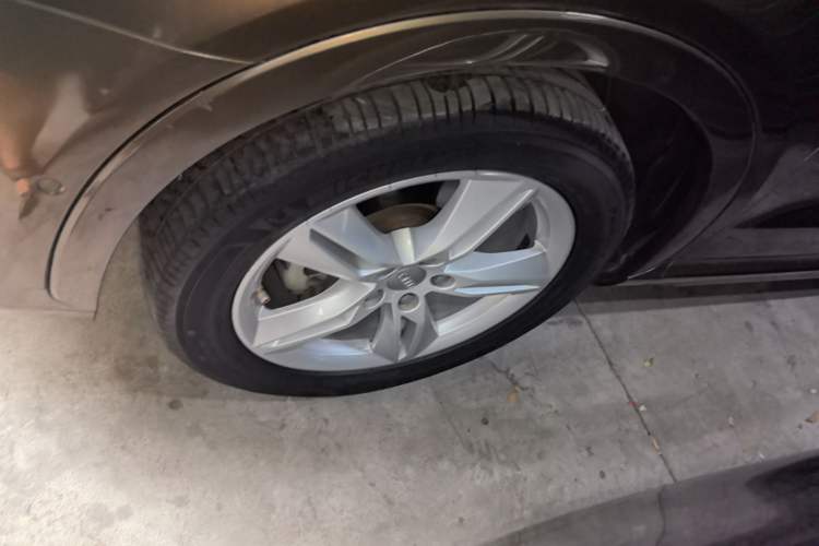 Used Audi Q3 2017 35 TFSI quattro all-wheel drive fashion model Left Front Wheel Hub