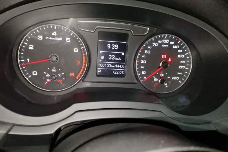 Used Audi Q3 2017 35 TFSI Fashion Model Odometer Close Up