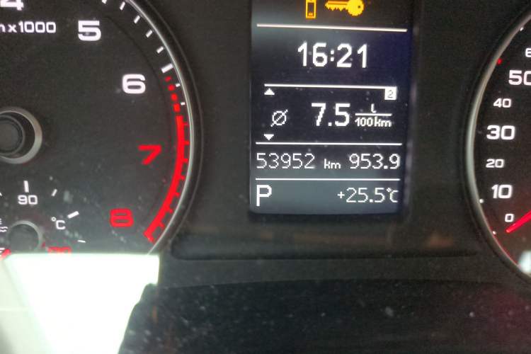 Used Audi Q3 2017 30 TFSI Fashion Model Odometer Close Up