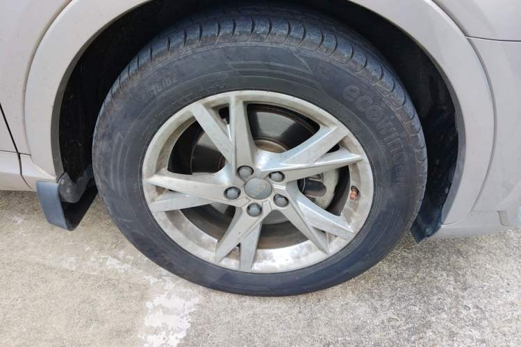 Used Audi Q3 2017 35 TFSI Fashion Model Right Front Wheel Hub