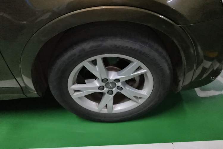 Used Audi Q3 2017 35 TFSI Fashion Model Right Front Wheel Hub