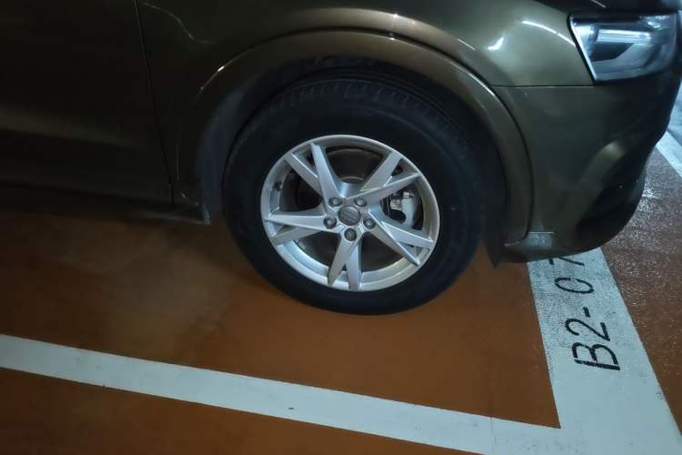 Used Audi Q3 2017 35 TFSI Fashion Model Right Front Wheel Hub