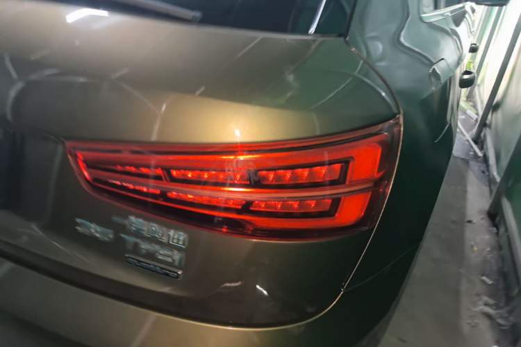 Used Audi Q3 2017 35 TFSI quattro all-wheel drive fashion model Right Rear Taillight