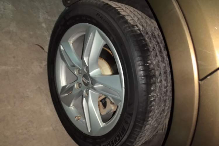 Used Audi Q3 2017 35 TFSI quattro all-wheel drive fashion model Right Rear Wheel Hub