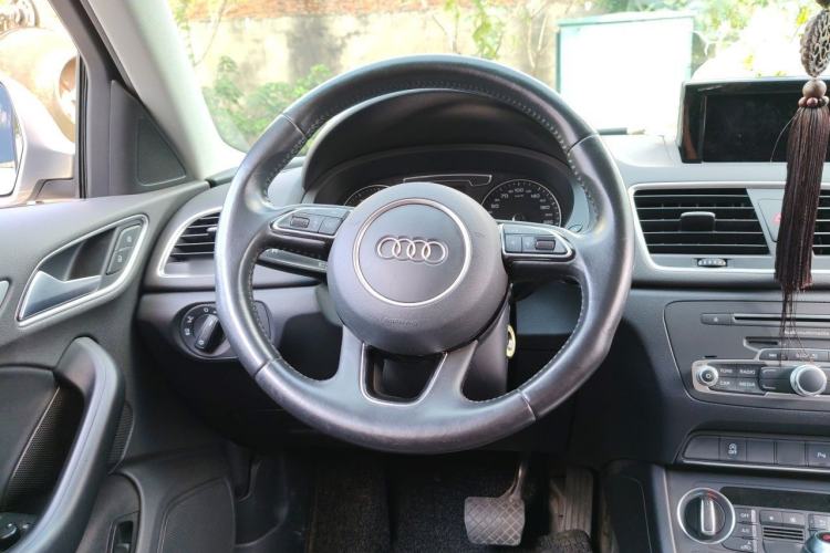 Used Audi Q3 2017 35 TFSI Fashion Model Steering Wheel