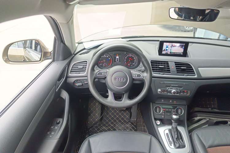 Used Audi Q3 2017 35 TFSI Fashion Model Steering Wheel