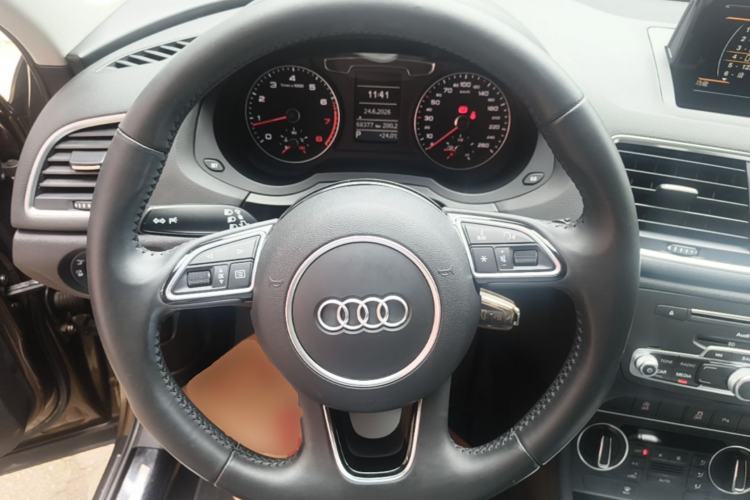 Used Audi Q3 2017 30 TFSI Fashion Model Steering Wheel