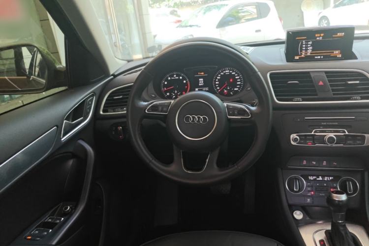 Used Audi Q3 2017 30 TFSI Fashion Model Steering Wheel