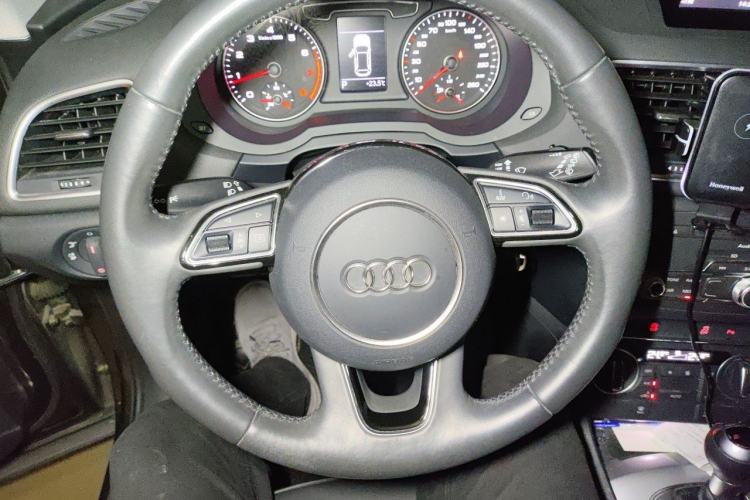 Used Audi Q3 2017 35 TFSI Fashion Model Steering Wheel