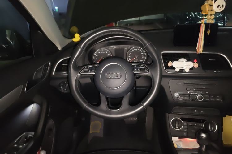 Used Audi Q3 2017 35 TFSI Fashion Model Steering Wheel