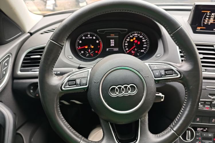 Used Audi Q3 2017 30 TFSI Fashion Model Steering Wheel