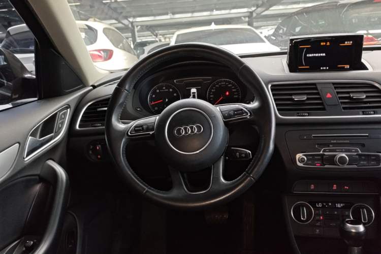 Used Audi Q3 2017 30 TFSI Fashion Model Steering Wheel