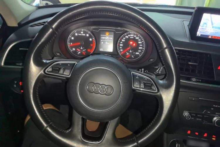 Used Audi Q3 2017 35 TFSI quattro all-wheel drive fashion model Steering Wheel