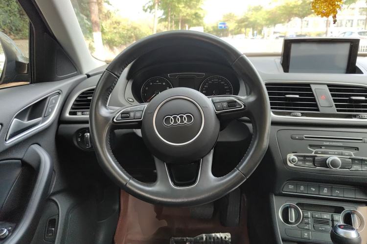 Used Audi Q3 2017 30 TFSI Fashion Model Steering Wheel