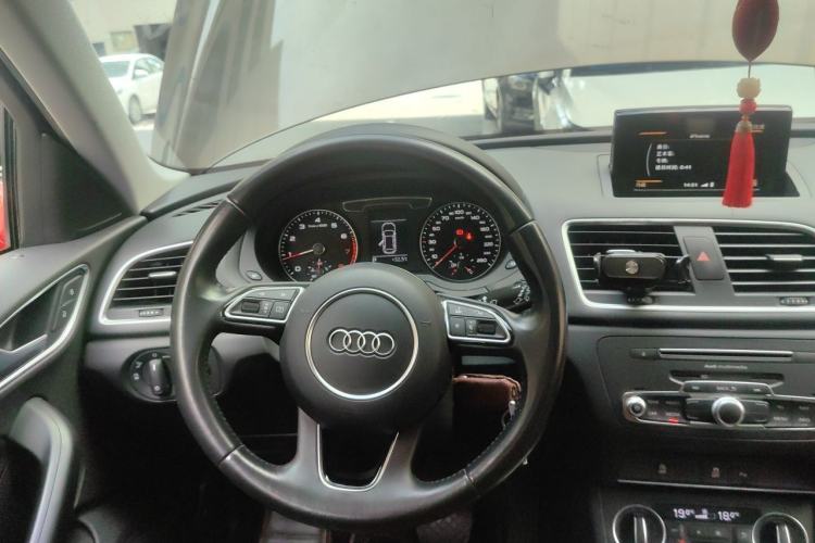 Used Audi Q3 2017 35 TFSI Fashion Model Steering Wheel