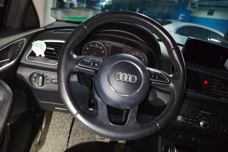 Used Audi Q3 2017 30 TFSI Fashion Model Steering Wheel