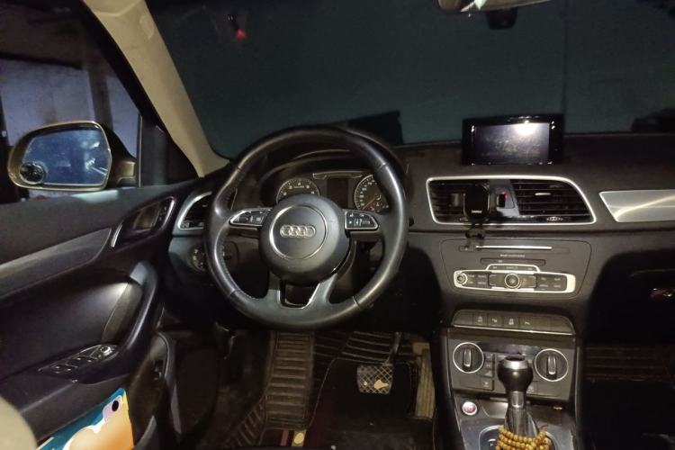Used Audi Q3 2017 30 TFSI Fashion Model Steering Wheel