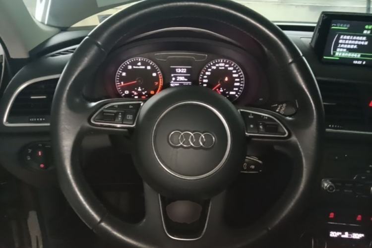 Used Audi Q3 2017 30 TFSI Fashion Model Steering Wheel