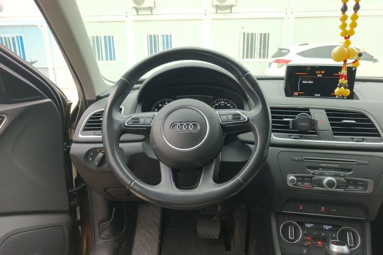 Used Audi Q3 2017 30 TFSI Fashion Model Steering Wheel