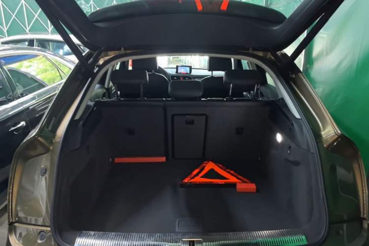 Used Audi Q3 2017 35 TFSI quattro all-wheel drive fashion model Trunk
