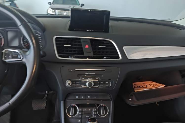Used Audi Q3 2017 30 TFSI Fashion Model Audio And AC Panel