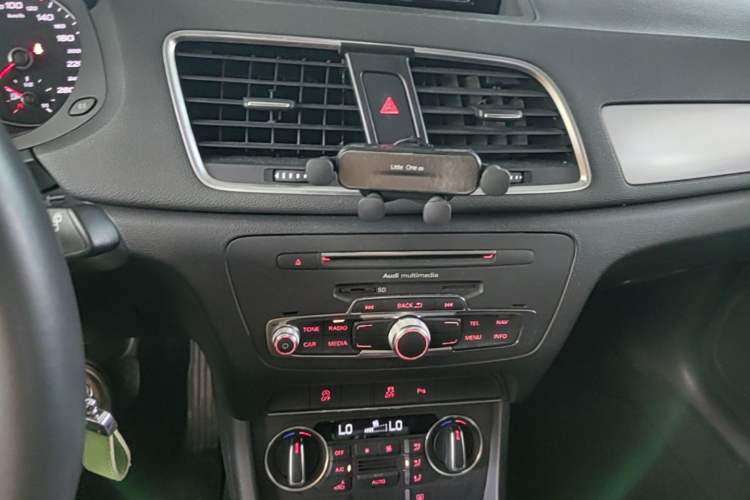 Used Audi Q3 2017 35 TFSI Fashion Model Audio And AC Panel