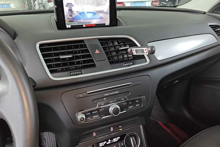 Used Audi Q3 2017 30 TFSI Fashion Model Audio And AC Panel