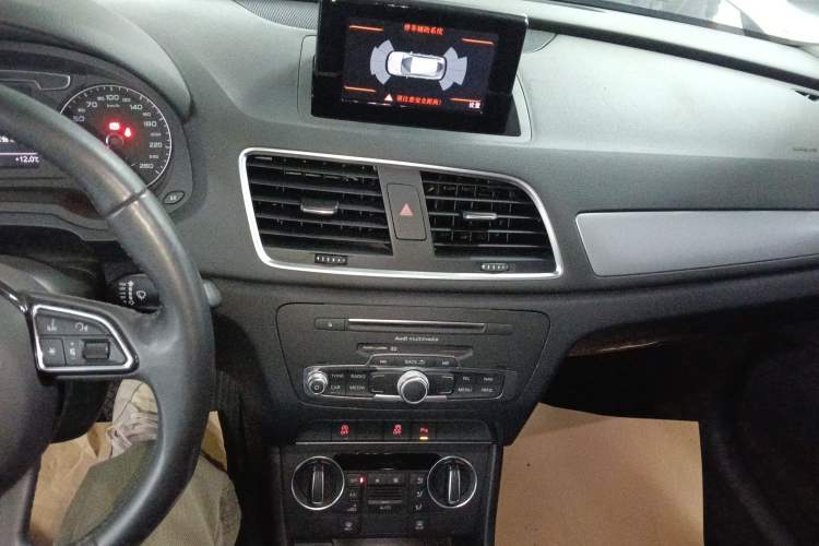 Used Audi Q3 2017 30 TFSI Fashion Model Audio And AC Panel