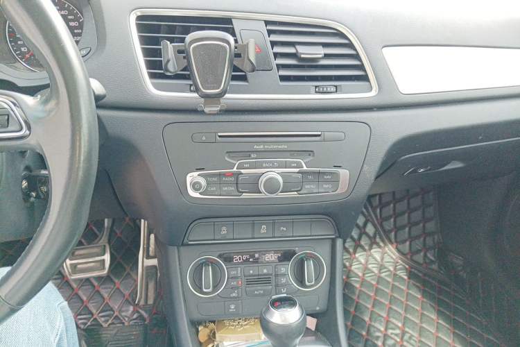 Used Audi Q3 2017 30 TFSI Fashion Model Audio And AC Panel