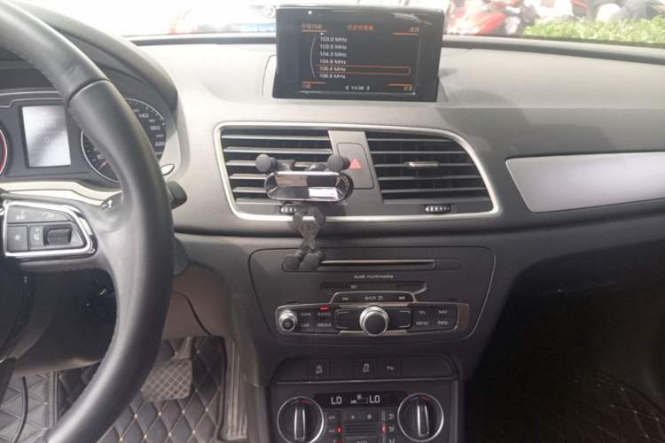 Used Audi Q3 2017 30 TFSI Fashion Model Audio And AC Panel