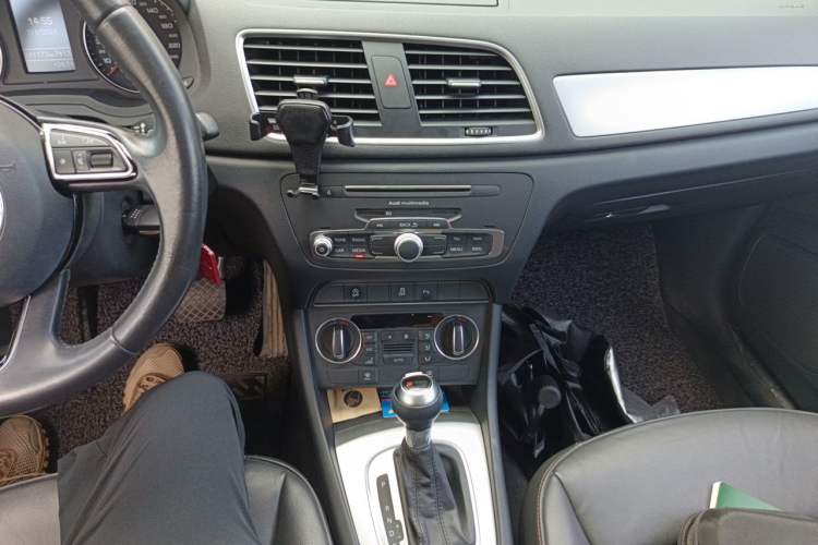 Used Audi Q3 2017 35 TFSI Fashion Model Audio And AC Panel