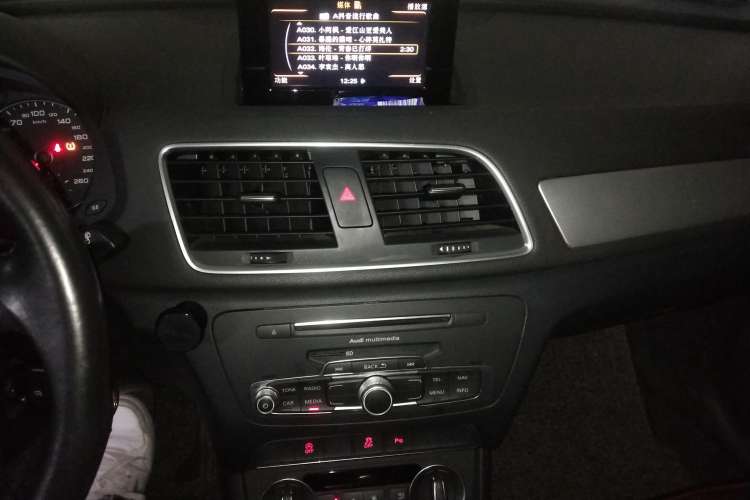 Used Audi Q3 2017 30 TFSI Fashion Model Audio And AC Panel