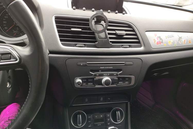 Used Audi Q3 2017 30 TFSI Fashion Model Audio And AC Panel