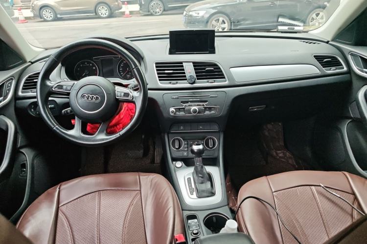 Used Audi Q3 2017 35 TFSI Fashion Model Center Console
