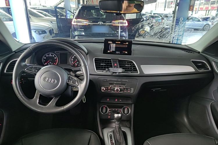 Used Audi Q3 2017 35 TFSI Fashion Model Center Console