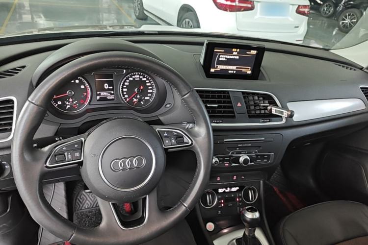 Used Audi Q3 2017 30 TFSI Fashion Model Center Console