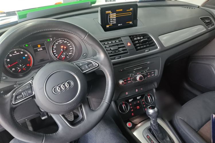 Used Audi Q3 2017 30 TFSI Fashion Model Center Console
