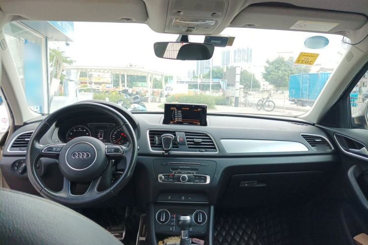Used Audi Q3 2017 30 TFSI Fashion Model Center Console