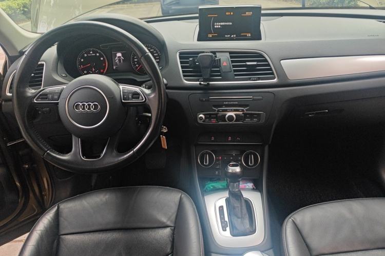 Used Audi Q3 2017 30 TFSI Fashion Model Center Console