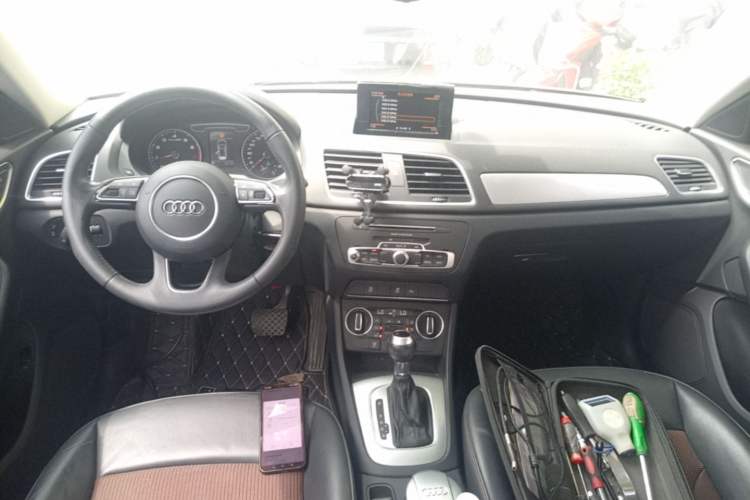 Used Audi Q3 2017 30 TFSI Fashion Model Center Console