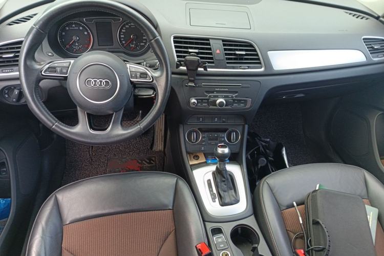 Used Audi Q3 2017 35 TFSI Fashion Model Center Console