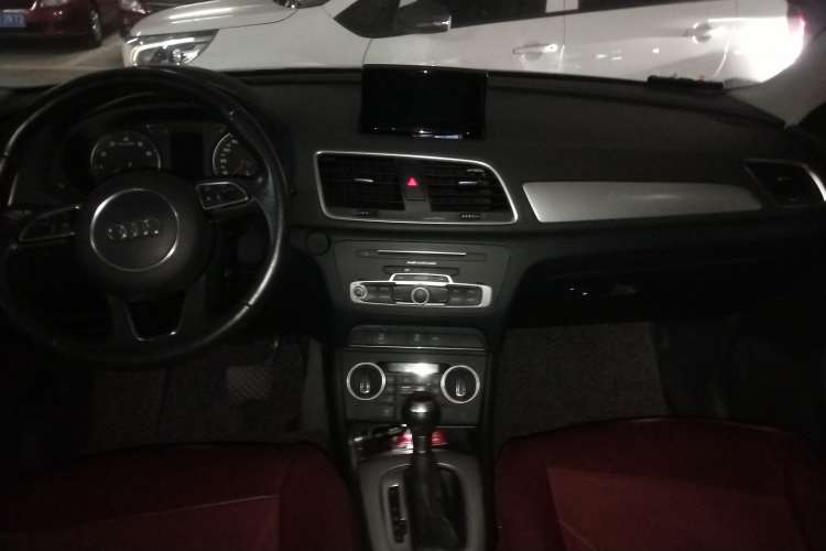 Used Audi Q3 2017 30 TFSI Fashion Model Center Console