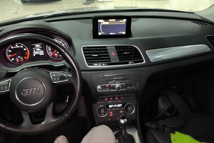 Used Audi Q3 2017 30 TFSI Fashion Model Center Console