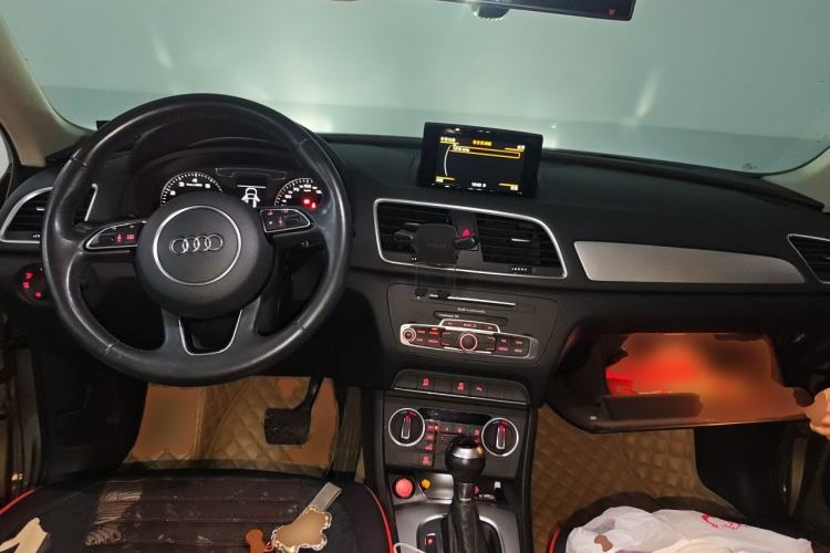 Used Audi Q3 2017 30 TFSI Fashion Model Center Console