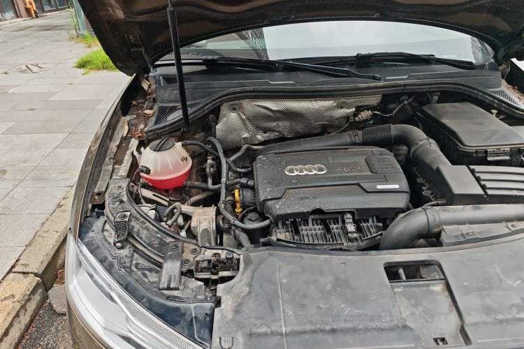 Used Audi Q3 2017 35 TFSI Fashion Model Engine Bay Right