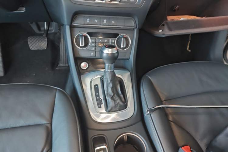 Used Audi Q3 2017 30 TFSI Fashion Model Gear Lever