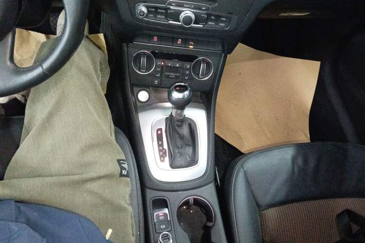 Used Audi Q3 2017 30 TFSI Fashion Model Gear Lever