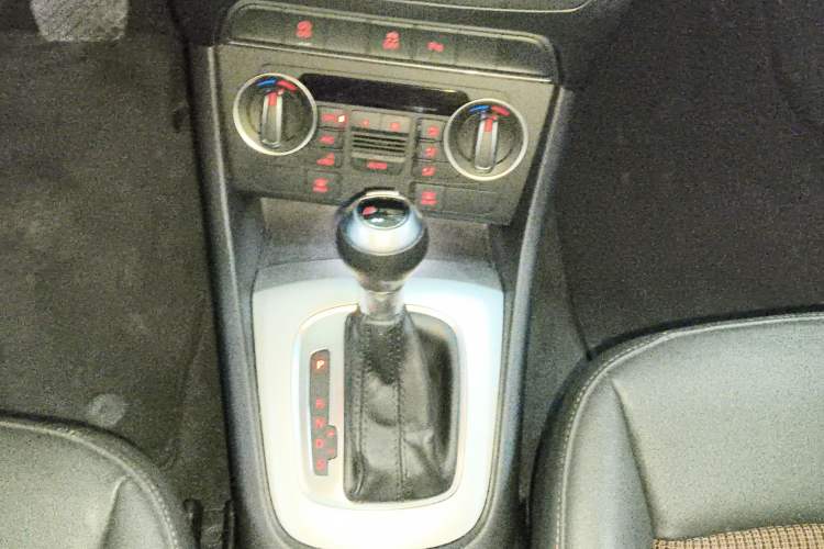 Used Audi Q3 2017 35 TFSI Fashion Model Gear Lever