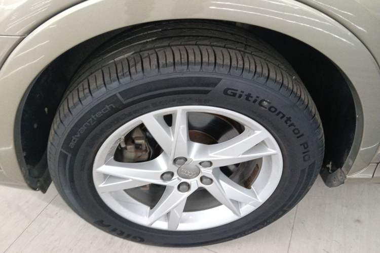 Used Audi Q3 2017 30 TFSI Fashion Model Left Front Wheel Hub