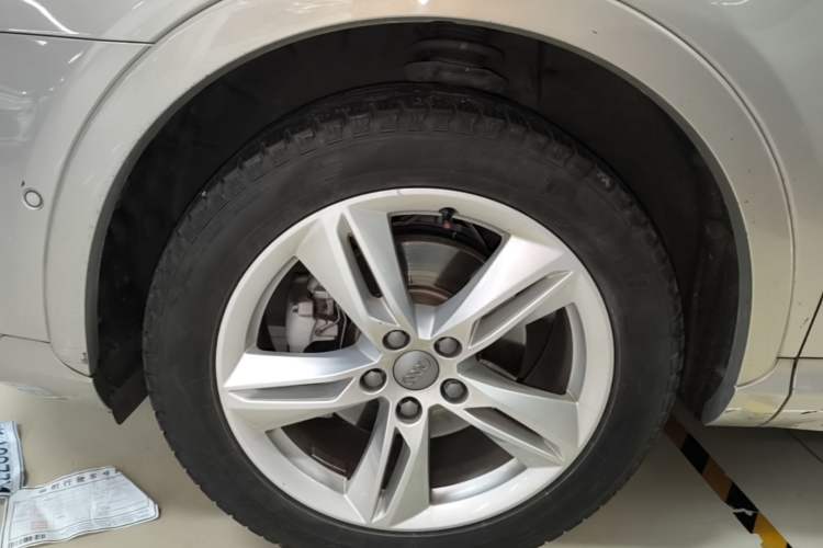 Used Audi Q3 2017 30 TFSI Fashion Model Left Front Wheel Hub
